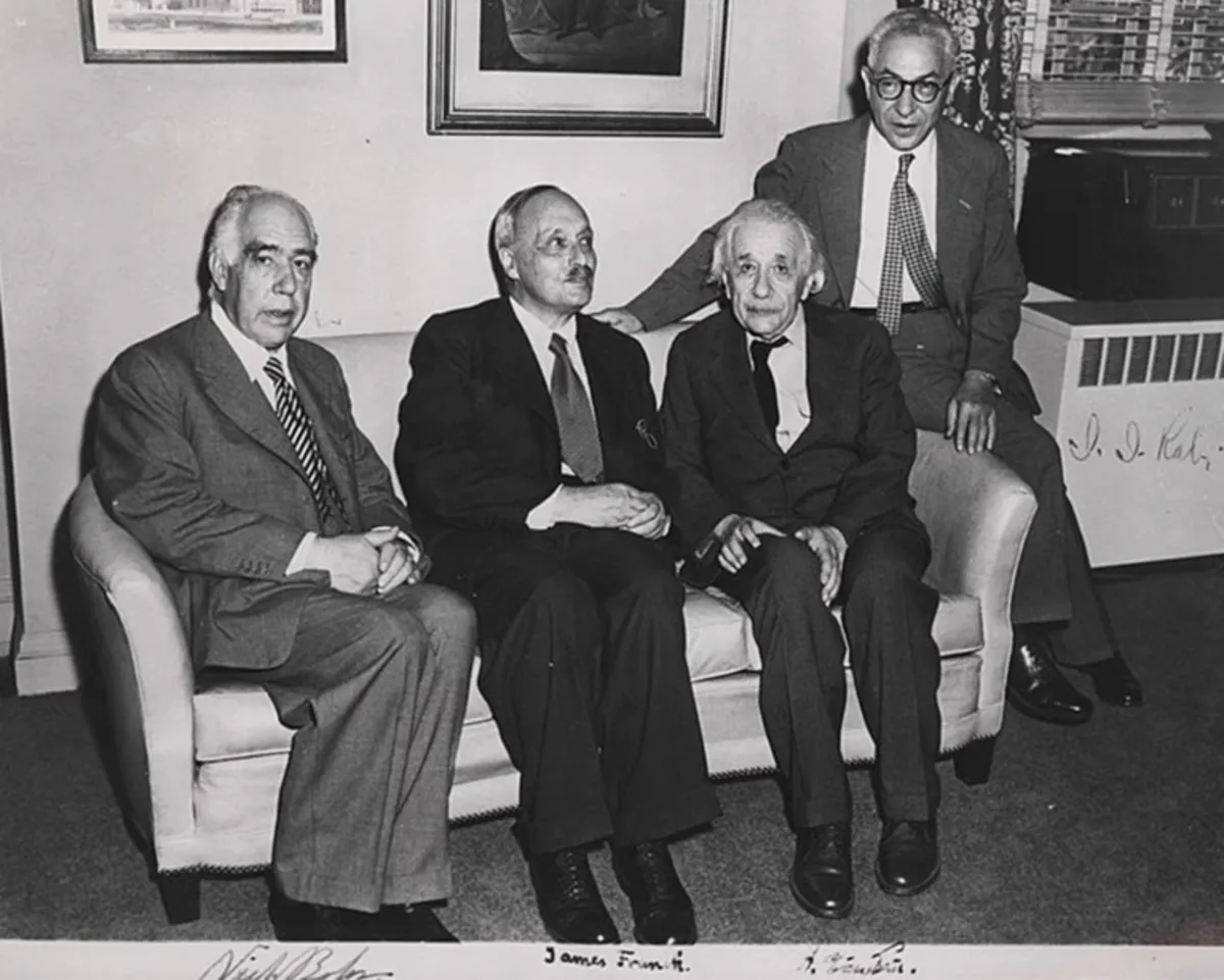 چرا نظریه کوانتوم بعد از گذشت 100 سال تا این مدت برای فیزیکدانان معما است؟_بام وطن 4 3