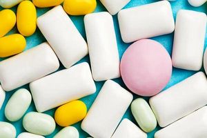 جویدن آدامس می‌تواند بزاق را به هزاران میکروپلاستیک آغشته کند