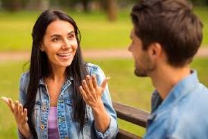 زنان واقعاً بیشتر از مردان حرف می‌زنند