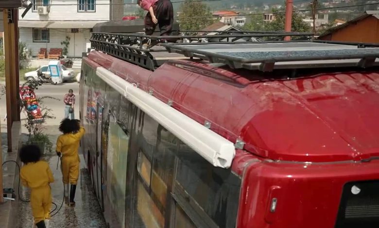 قیمت شگفت و نجومی ماشین ارسطو در سریال پایتخت_بام وطن 1 3