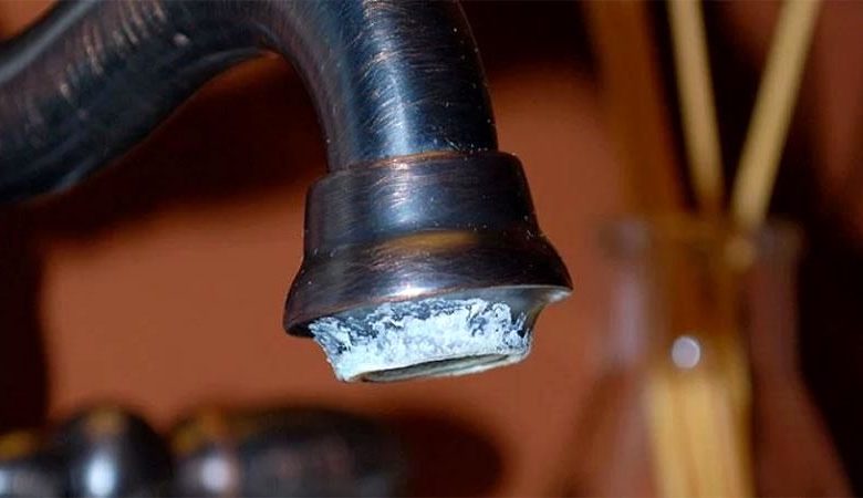 یکی از دلایل رسوب شیرآلات سختی آب است.