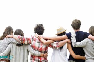 ۸ ویژگی دوستانی که از خانواده نزدیکترند_بام وطن 5 ۸ ویژگی دوستانی که از خانواده نزدیکترند