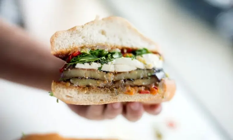 ساندویچ خاص و خوشمزه با بادمجان_بام وطن 1 ساندویچ بادمجان