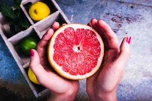 مصرف گریپ فروت به چه افرادی زیاد تر پیشنهاد می شود؟_بام وطن 3 مصرف گریپ فروت به چه کسانی بیشتر توصیه می شود؟