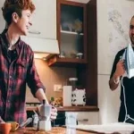 هم‌خانه بودن با دیگران، روده را تغییر می‌دهد!/ معاشرت برای سلامتی ما مفید است