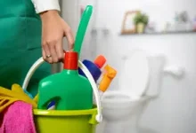۵ محصولی که هرگز نباید برای تمیز کردن سرویس بهداشتی استفاده کنید
